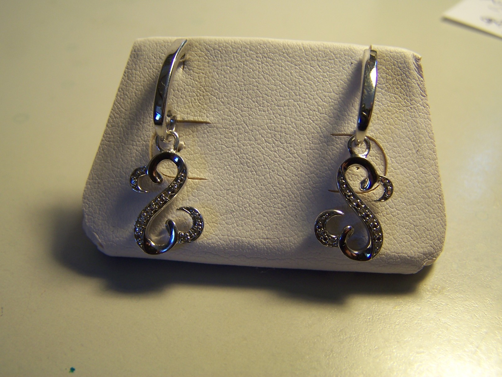 NEW KAY JEWELERS JANE SEYMOUR 18 DIAMOND STERLING OPEN HEARTS DANGLING EARRINGS