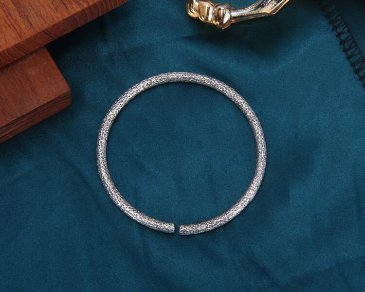 A27 Bangle Round Irregular Hammered 4mm Fine Silver Silver 999