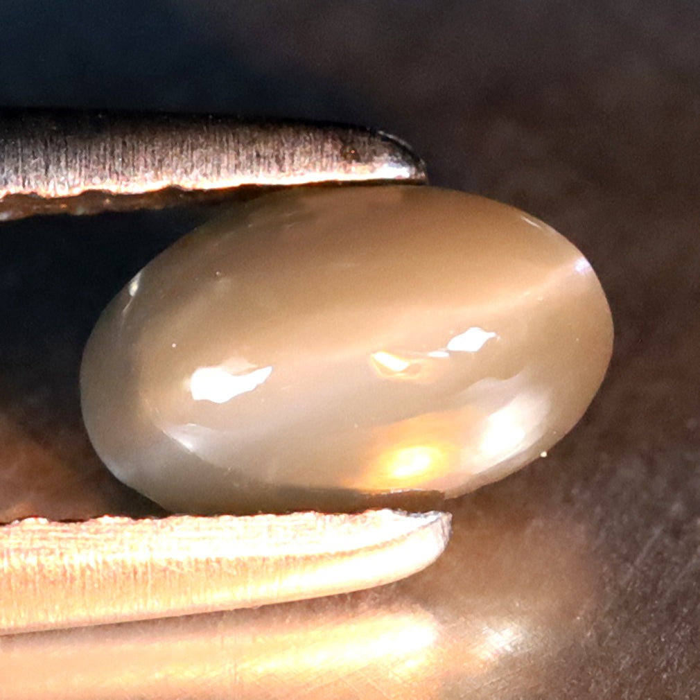 0.57 ct Oval Cabochon (6.02 x 3.78 mm) Un-Heated Natural Alexandrite Cat’s Eye