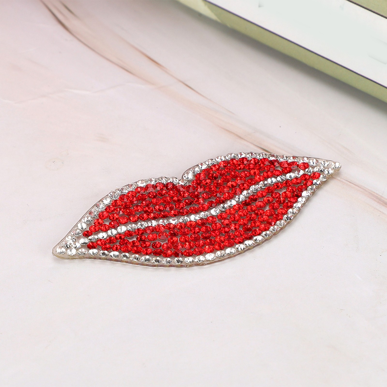 20Pcs Red Lip Rhinestones Resin Crystal Hot Pattern Clothing Decoration