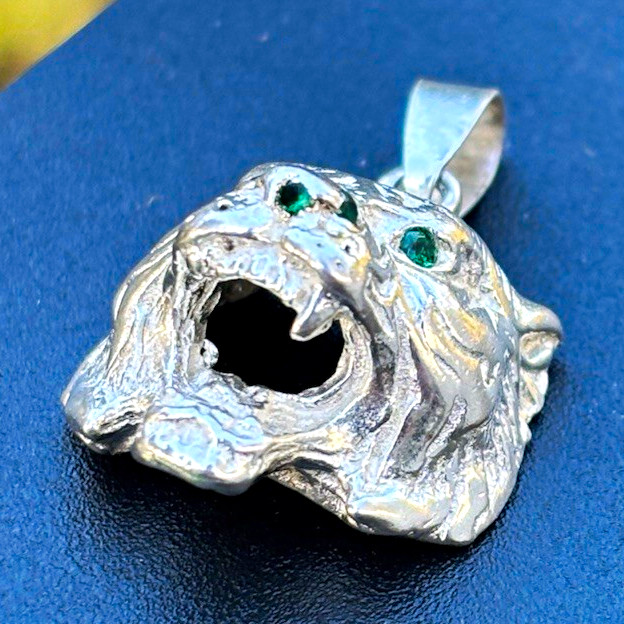 Silver 025 Lion Head Animal Face Pendant Charm w/ 2 Green Round Stone Eyes