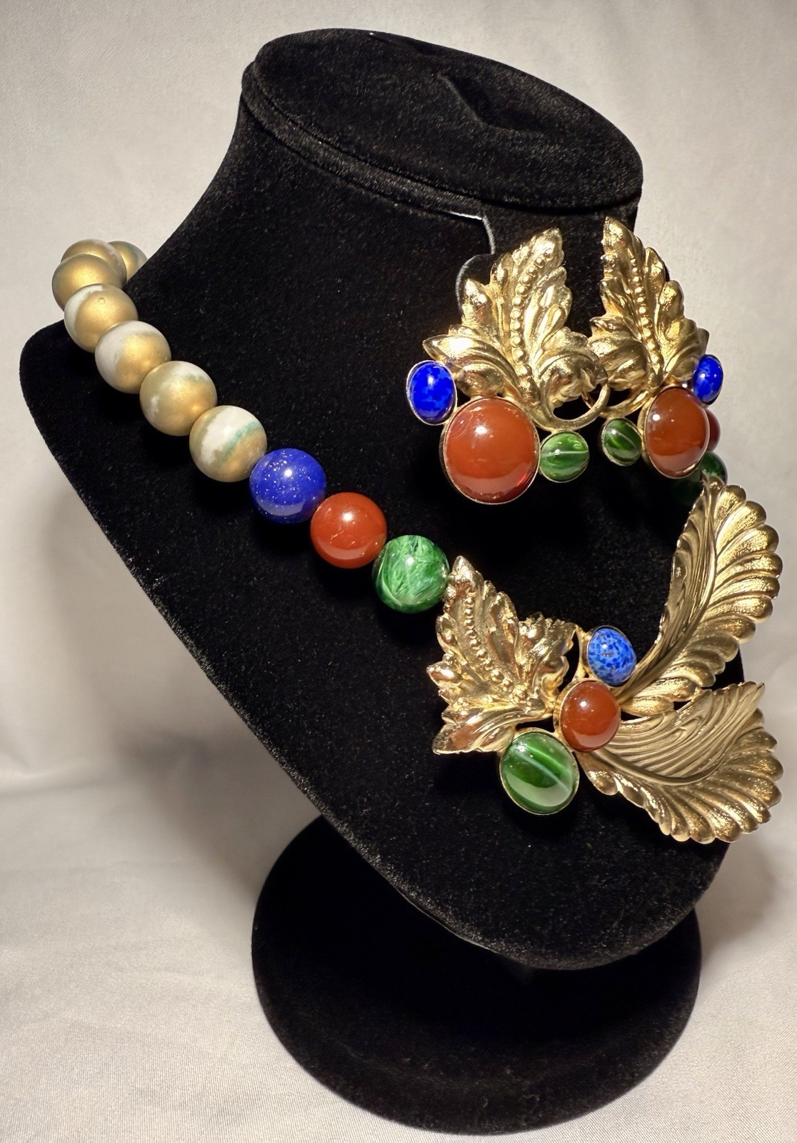 Vintage Mid-20th Century Gold-Toned Leaf & Stones Necklace & Earrings Set