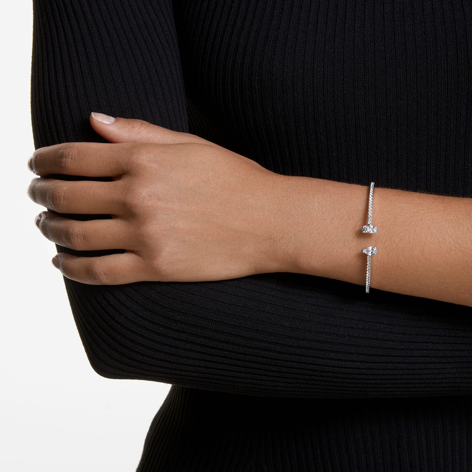 Swarovski Mesmera Attract Cuff Mixed Cuts, White, Rhodium Plated, Medium 5556912