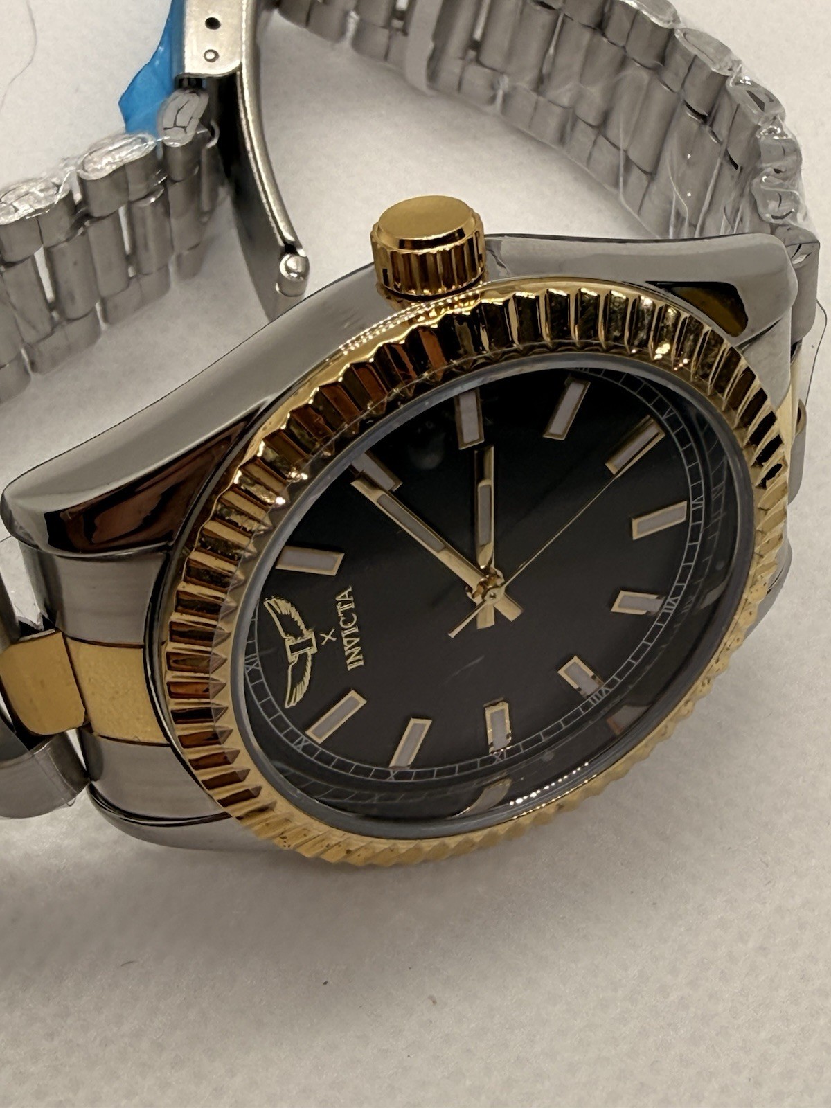 Invicta Men’s Quartz Two-Tone Stainless Bracelet Black Dial Fluted Bezel Box