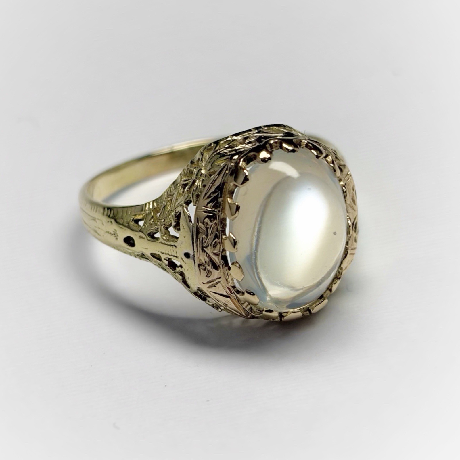 Antique Y Gold 14k Ring Ceylon Blue Flash Moonstone Size 7.5 3.2 Grams