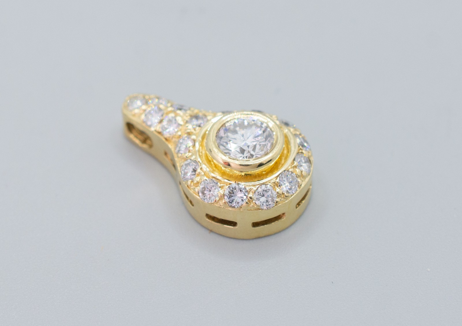 (MA5) 14k Yellow Gold Diamond Pendant .84 ctw 3.3 Gram