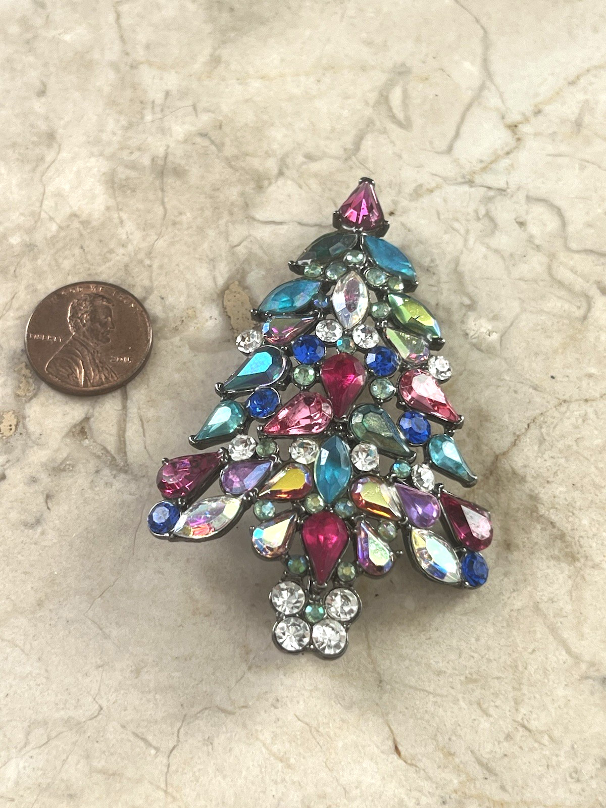 Vintage 2006 Avon Rhinestone Christmas Tree Collectible Brooch Pin