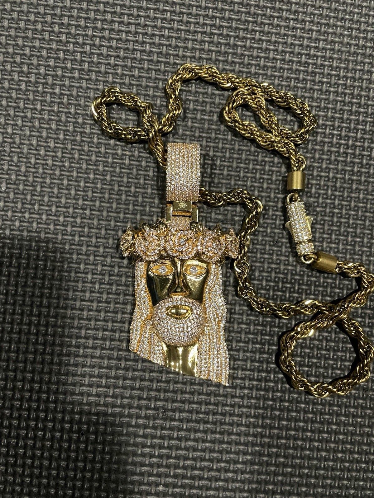 Gold Tone Rope Chain Necklace Jesus Face Rhinestone Pavé Pendant Box Clasp