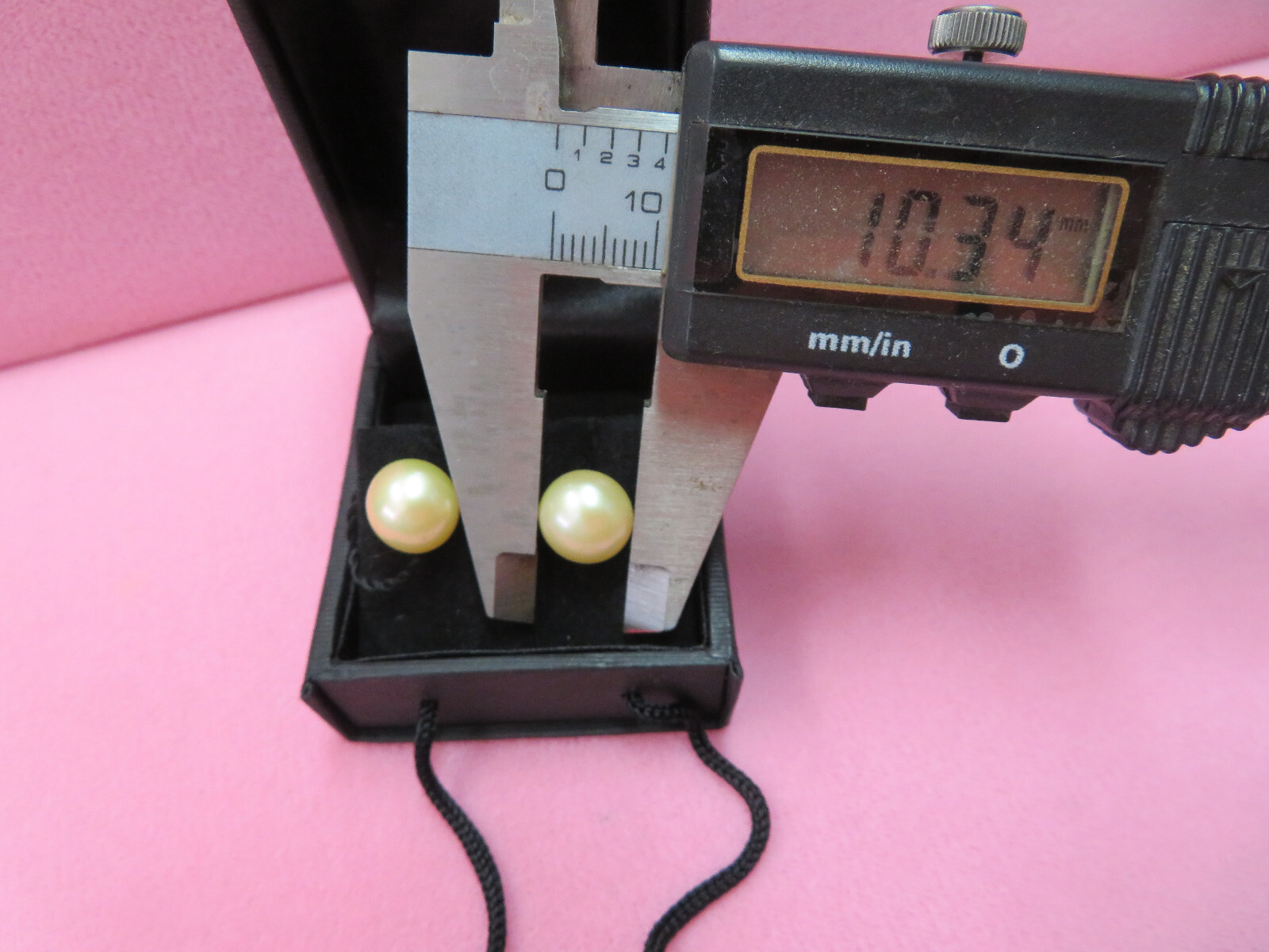 HONORA 14k Solid Yellow Gold 10.3mm Cream Freshwater Pearl Stud Earrings 3.24 G