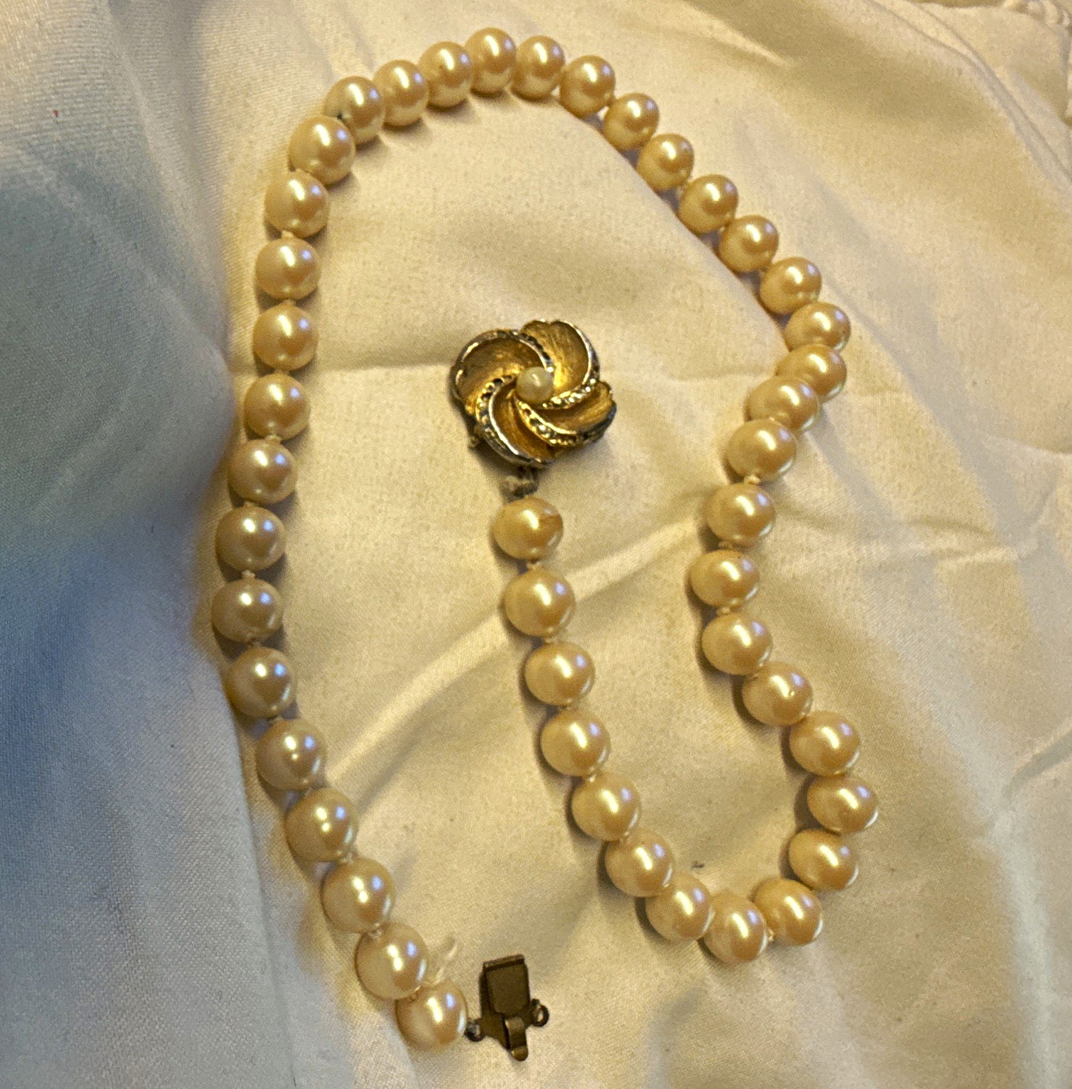 Vintage 1920s 1930s faux Pearl choker with push lock clasp – costume jewelry
