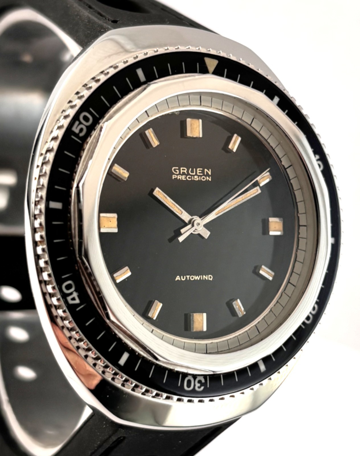 Vintage Gruen Autowind Stainless Steel 1500 Feet True Diver Mens Watch 17J 1970