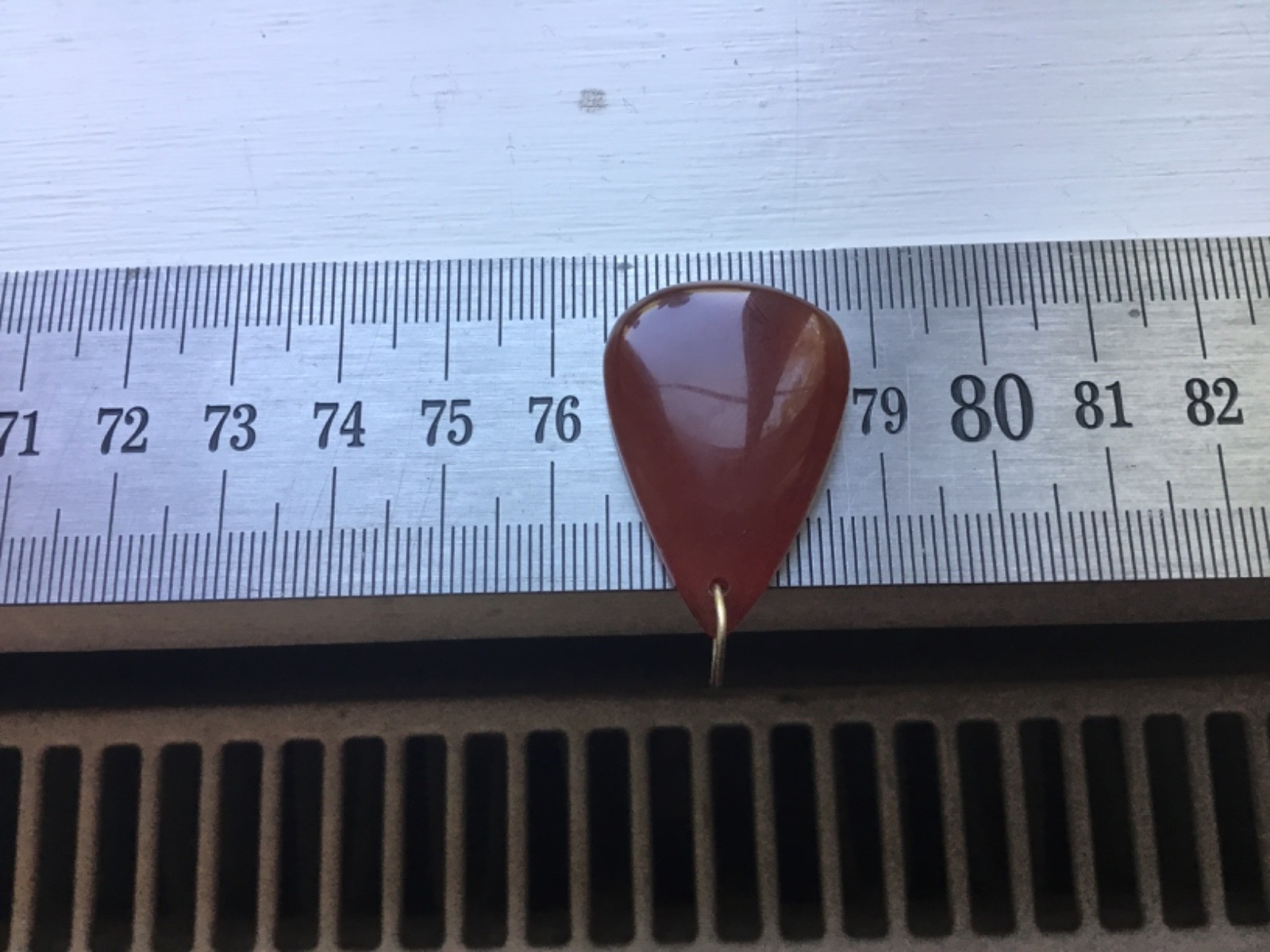 Solid 9ct gold carnelian pendant 9k 375
