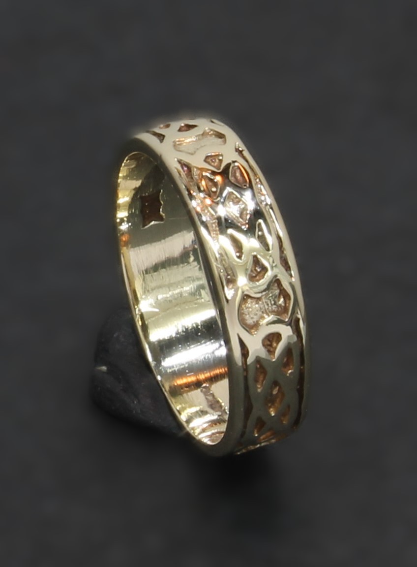 9 Carat Yellow Gold Celtic Band Ring 4.2mm Size G 1/2 (80.26.222)