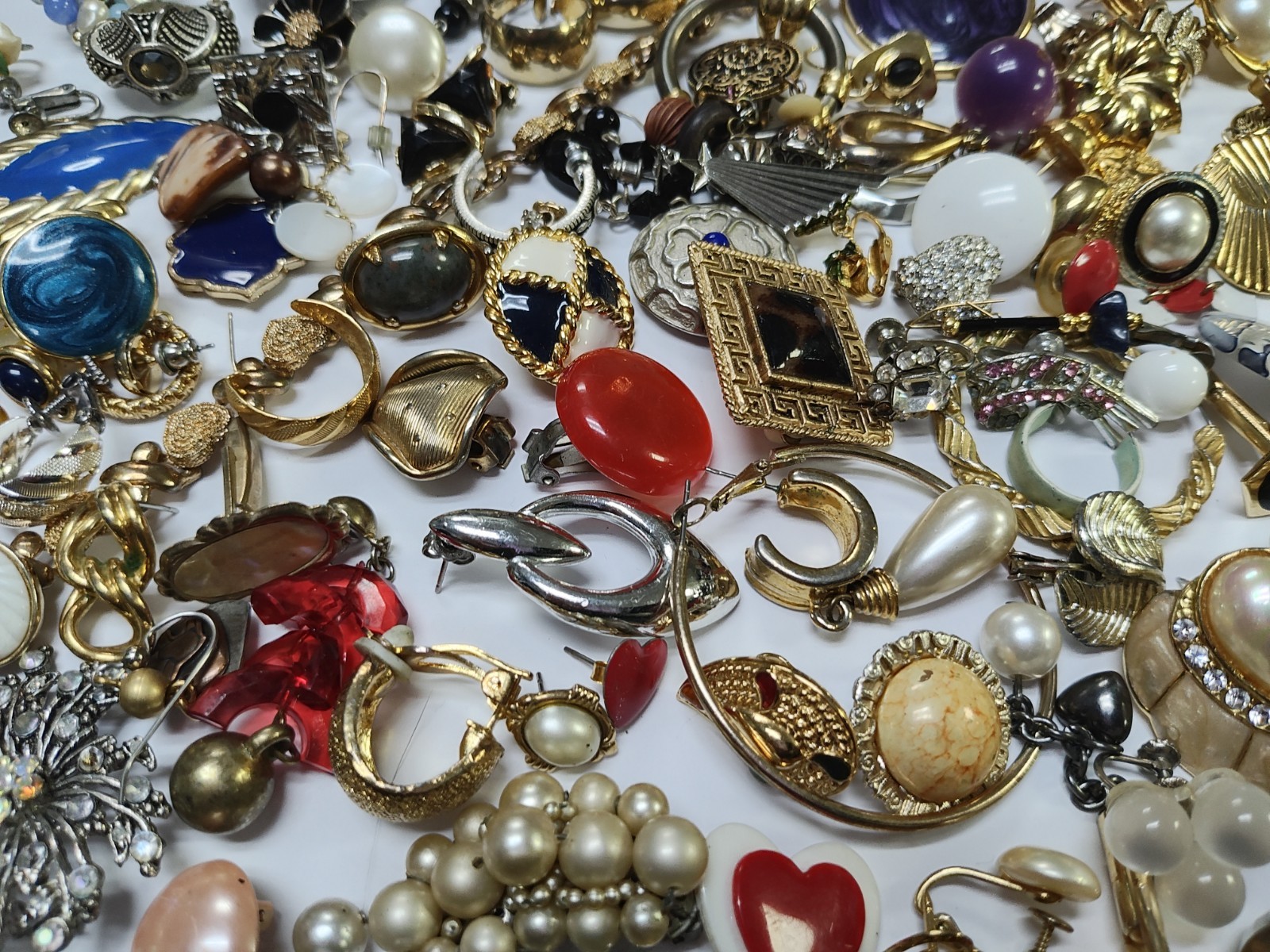 Huge Estate Junk Jewelry Lot 7lbs Earrings Screw Back Clip On Etc (Read Desc.)