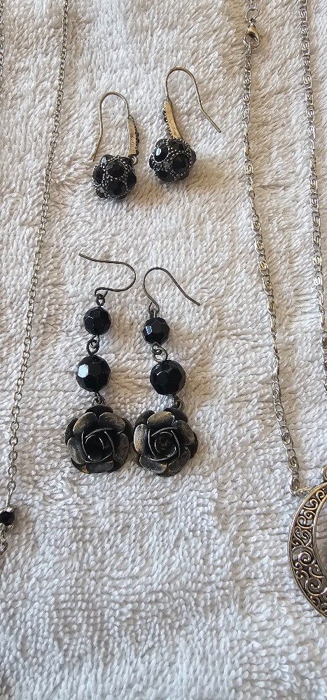 LOT Bundle of Goth Gothic Emo Fashion Jewelry Bat Cat Snake Black Roses Mystical