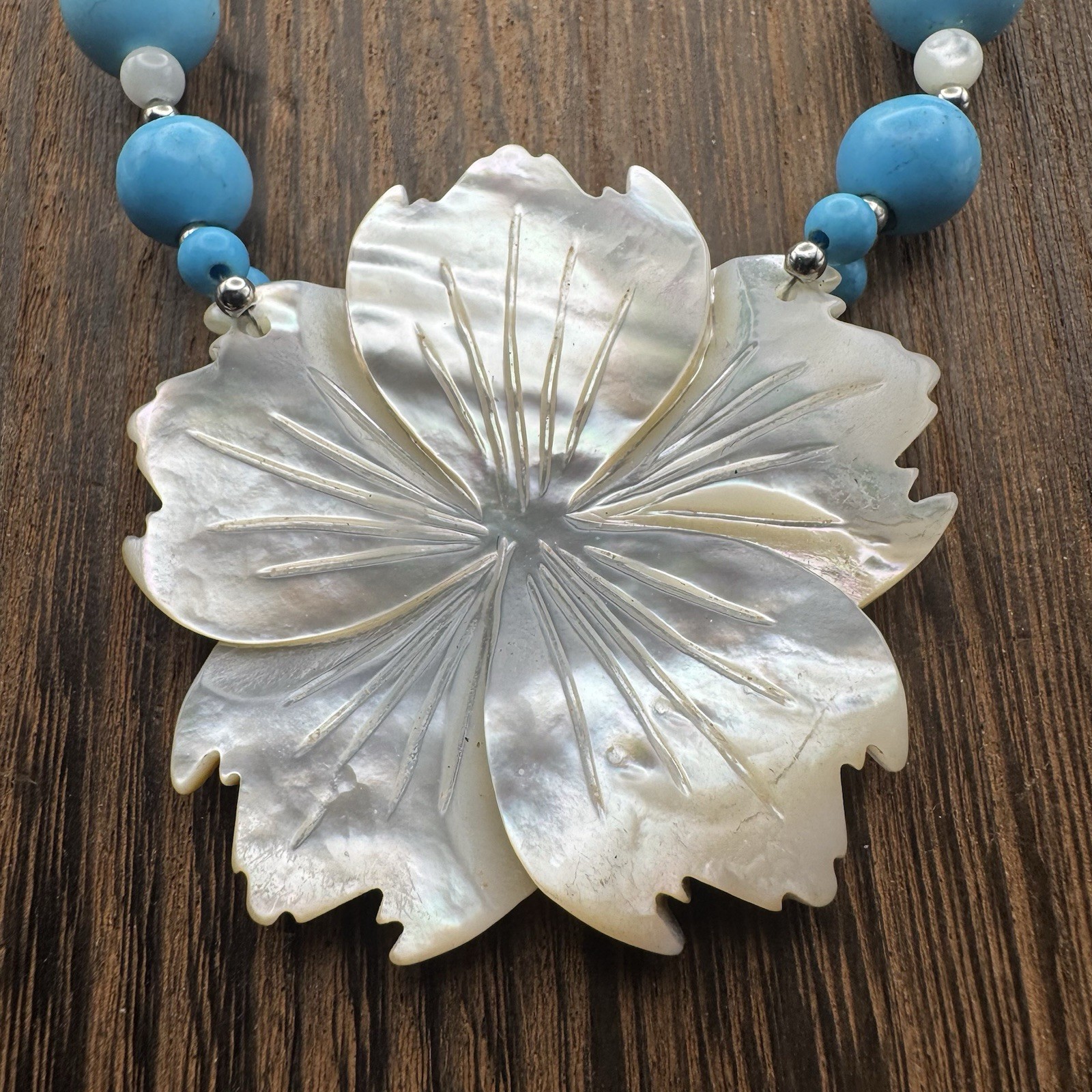 Mother Of Pearl Flower Pendant Blue White Silvertone Beads Necklace Handmade
