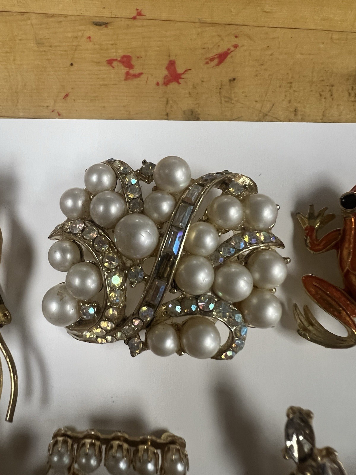 Lot Of Vintage Costume Jewelry Brooches / Pins Flowers, Frogs, Gold Tone, Etc