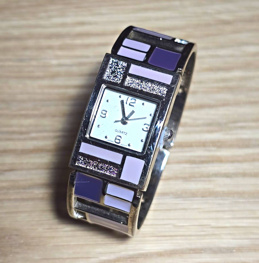 Avon (FSC) “Shades Of Violet” Vintage Women’s Cuff Watch. Runs, new battery