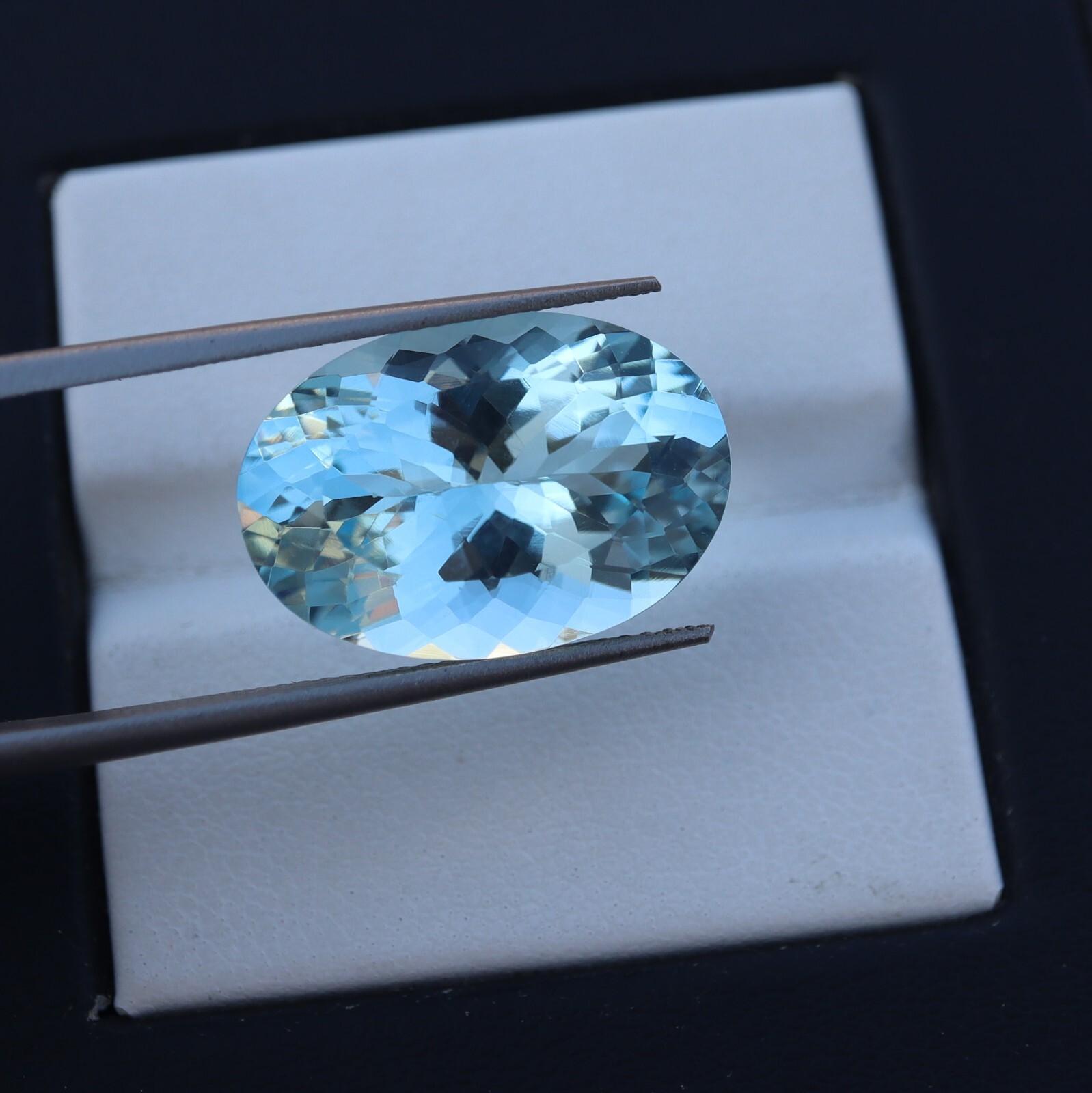 9.7 Carat 17.8×12.3 MM Natural Blue Aquamarine Faceted Oval Gemstone Eye Clean