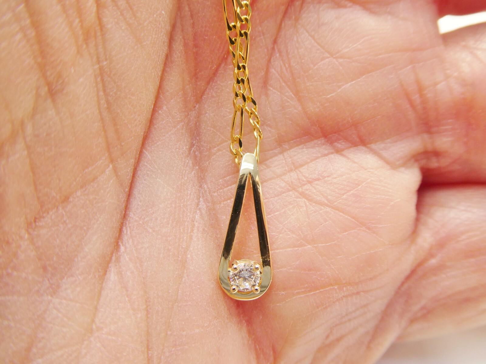 10K REAL SOLID YELLOW GOLD SOLITAIRE PENDENT AND SOLID FIGARO CHAIN