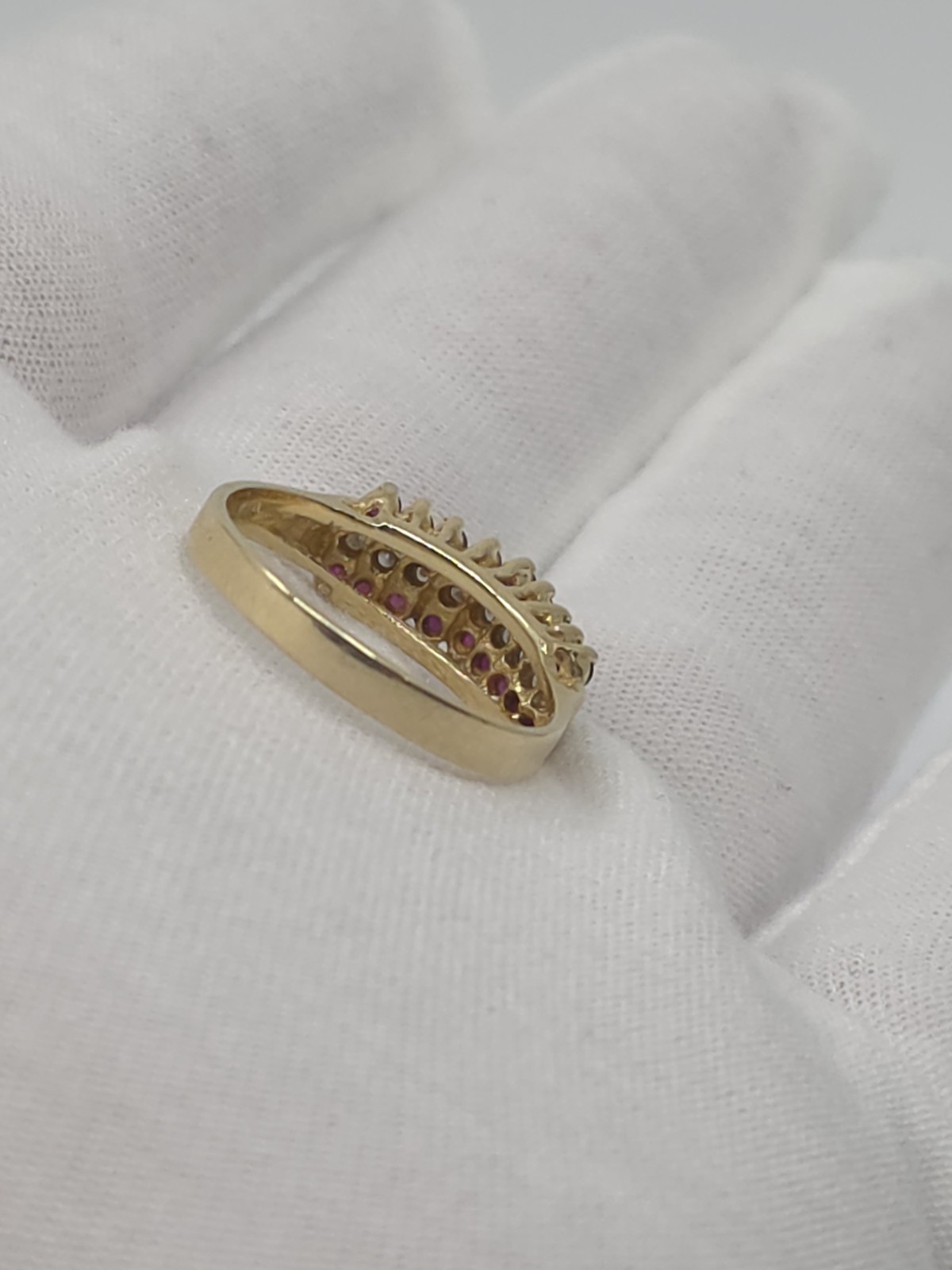 14K Yellow Gold Ruby & Diamond Ring Size 7 3.2g 18 Rubies 0.23 CTW Diamonds