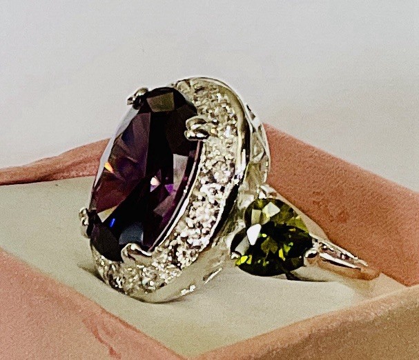 AMETHYST RING – PERIDOT HEART ACCENTS – 14X10mm Or 8.0ctw – .925 SS!!!