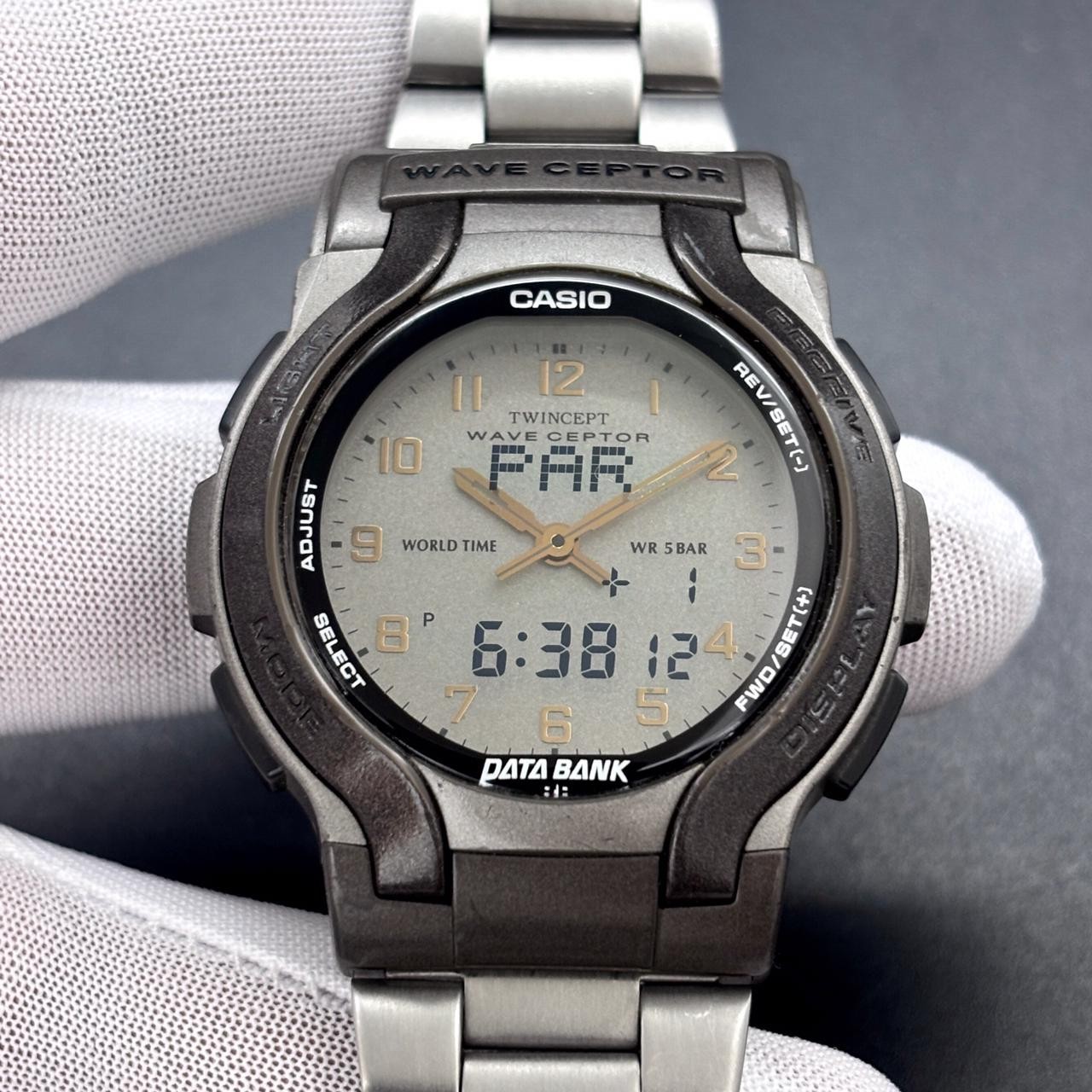 Vintage Casio Wave Ceptor WVA-200 Data Bank Ana/Digi Japan Men’s Watch Mod. 2370