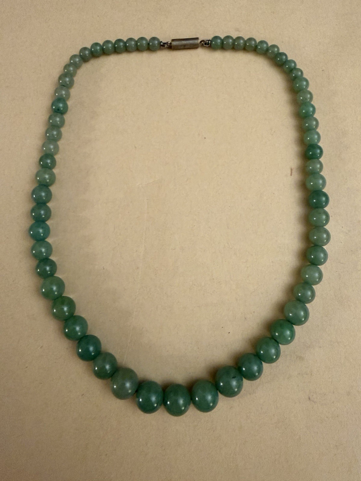 Vintage Chinese Export Light Green Jadeite Jade Beaded Choker Necklace 16.5″