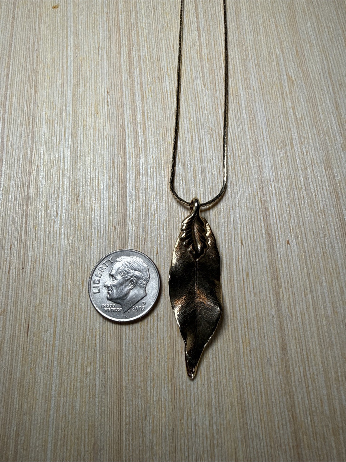 Gold Tone LEAF Pendant Chain Link Necklace