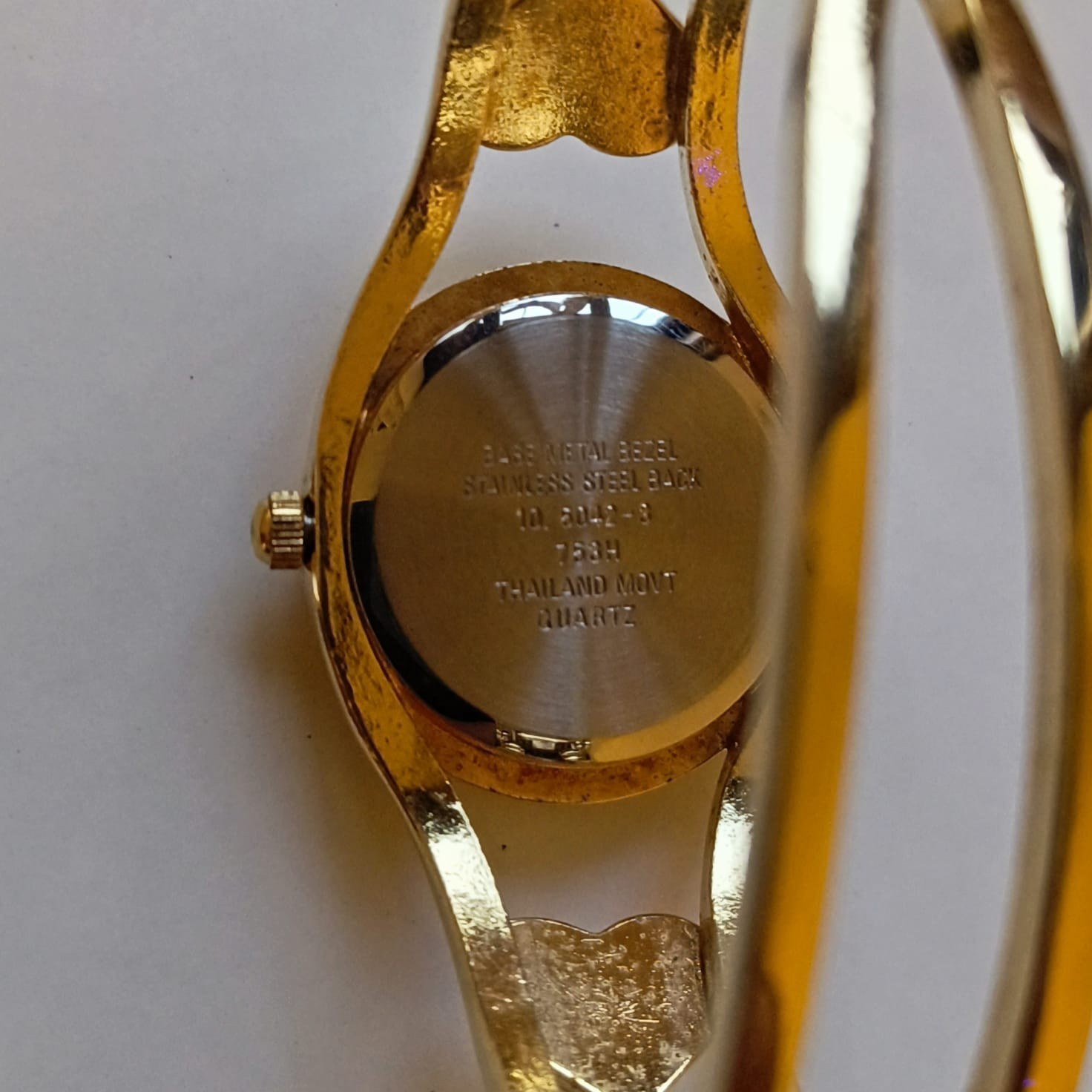 Vintage Anne Klein II Women’s Gold Tone Bangle Watch Heart Accent White Dial 10/