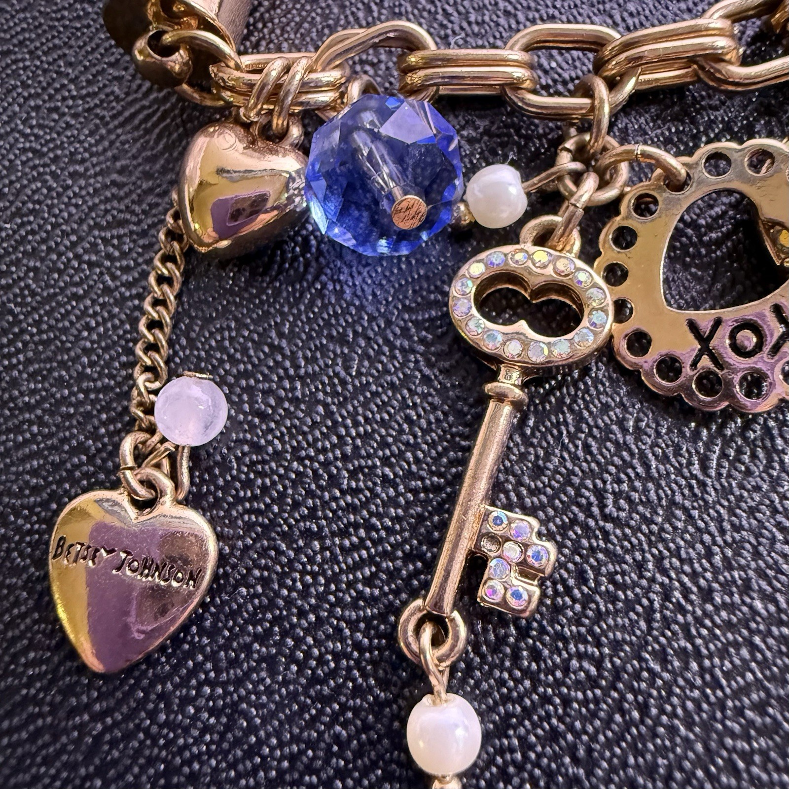 Betsey Johnson Vintage Rhinestone Heart Charm Bracelet Pink Mesh Gold Tone 7-9″