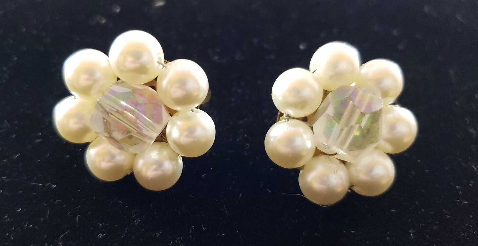 Vtg Unsigned Clip On Earrings Cluster White Faux Pearl Clear Beads Made In Japan