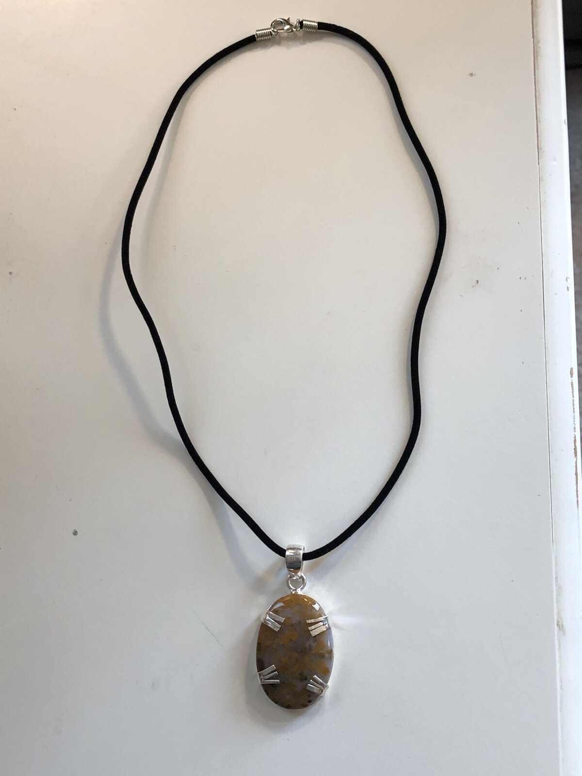 Oval Translucent Plume Agate Gemstone Pendant Open-back Claw Mount Necklace