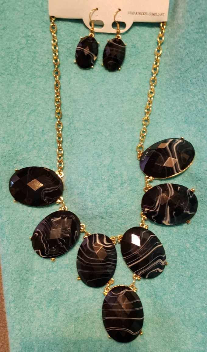 Women’s Costume Black Oval Shapes Necklace and Earrings Set 10″ L NEW