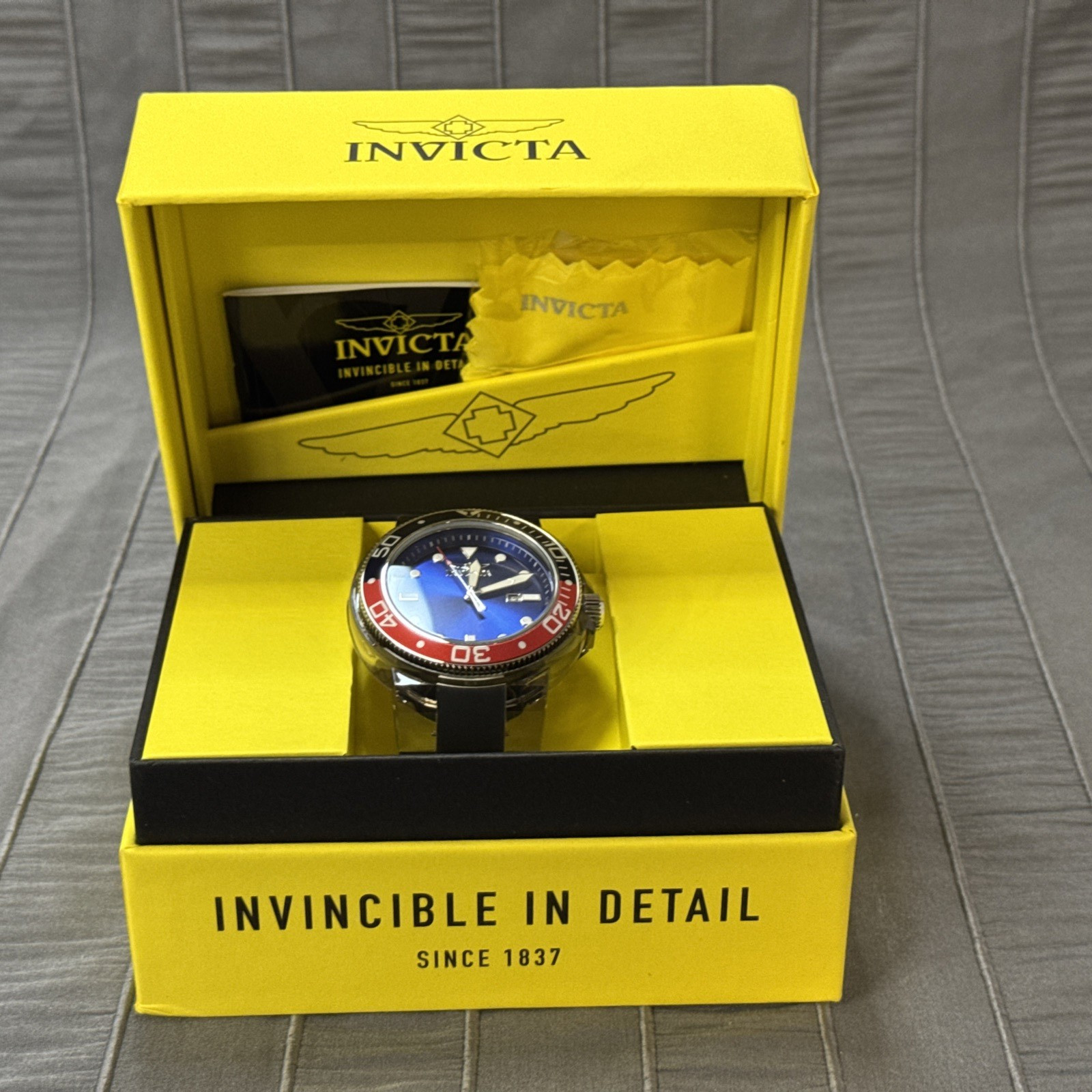 Invicta Pro Diver 51.50mm Quartz 38883 Pepsi Style