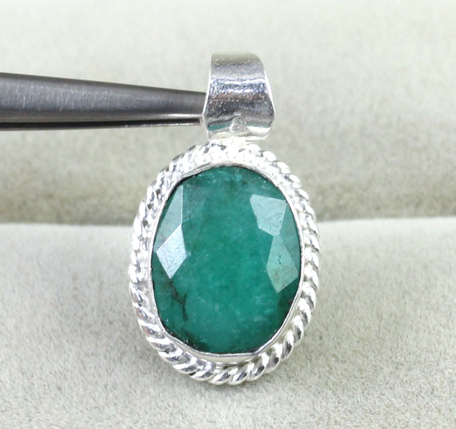 Natural Green Emerald 9.05 Ct/12 mm Oval Gemstone Certified Engagement Pendant