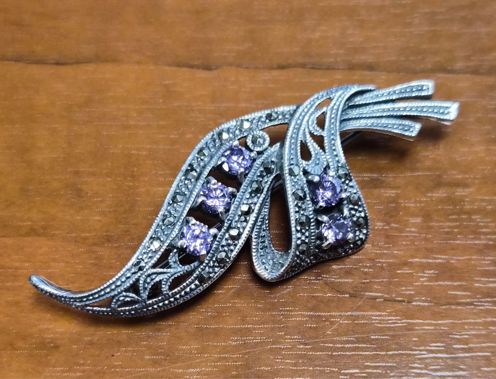 Vintage 925 Sterling Silver Amethyst & Marcasite Art Deco Style Leaf Brooch Pin
