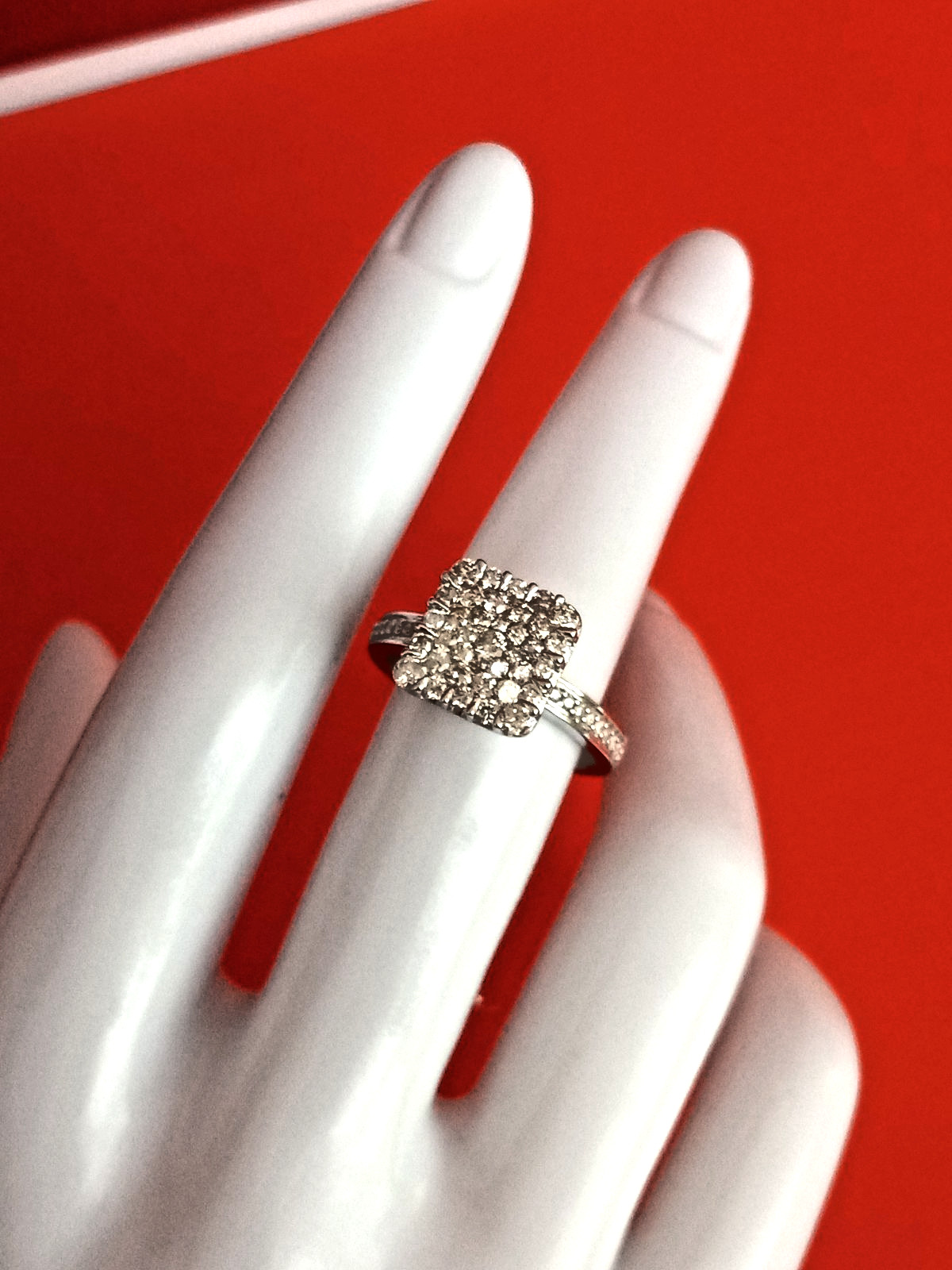 1ct Diamond (H 12) Ring in 10K White Gold Size 7, 3.70g
