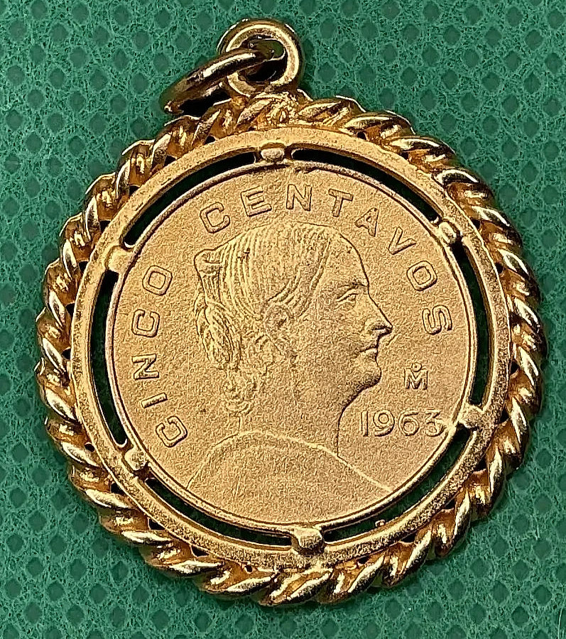 Vintage 1963 Mexico 5 Centavos Josefa Coin Pendant – Gold-Tone Rope Bezel