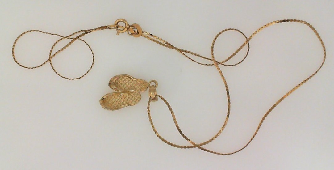 14k Yellow Gold 3-D MYRTLE BEACH Flip-Flops Charm Necklace 16″ 14Kt Chain 2.3 G