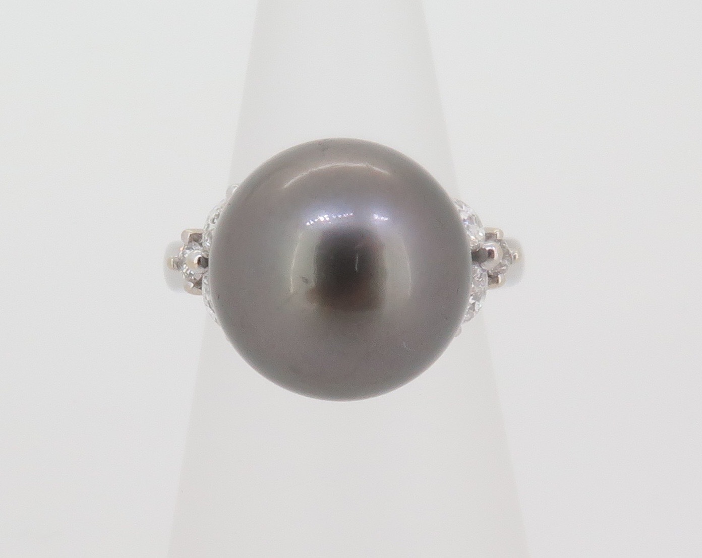 .A STUNNING TAHITIAN CULTURED PEARL & DIAMOND SET DRESS RING VAL $3810