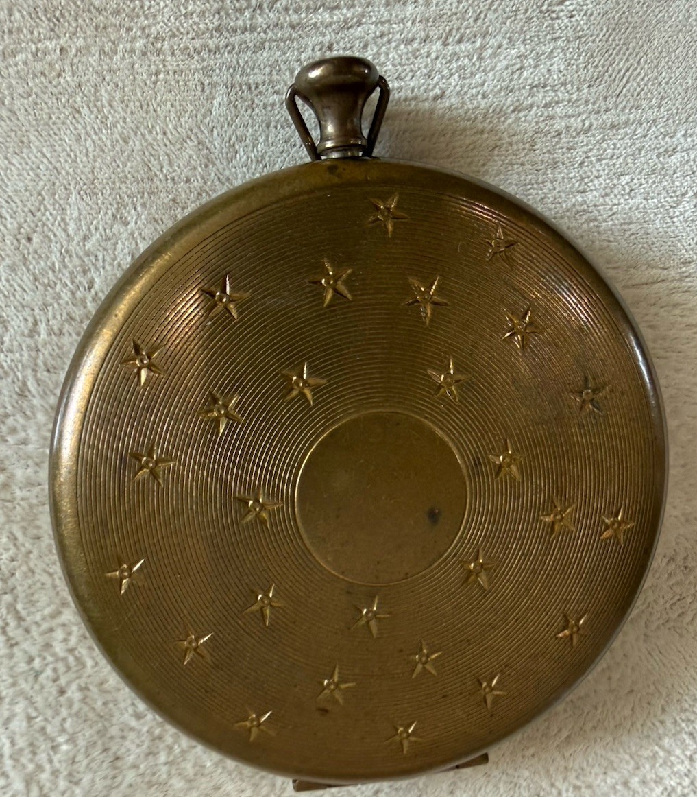 Vtg Gold Tone Round Hinged Cosmetic Compact Case Star Engraved W/Powder & Pad