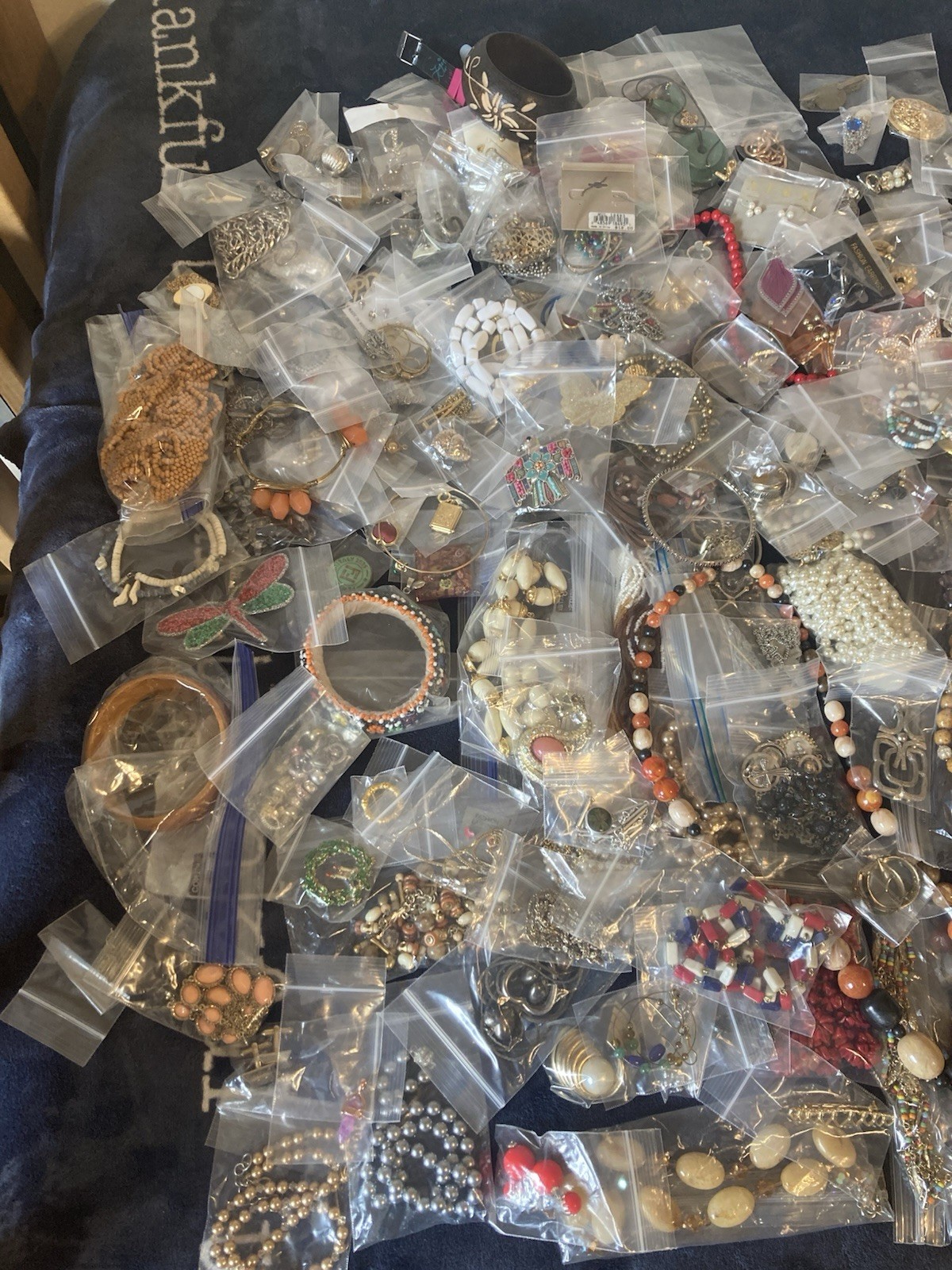 2,000 PCS Jewelry Rings Earrings Necklaces Bracelets Broches Pins $Maker$ Lot