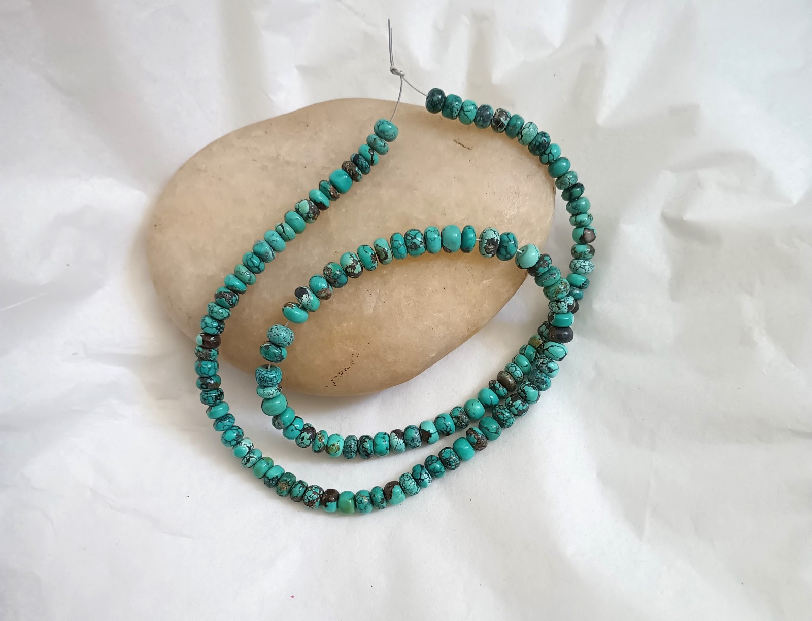 OLD STOCK HI-GRADE HUBEI TURQUOISE 5-6.5MM RONDELLE BEADS – 17.75″ – 1709E