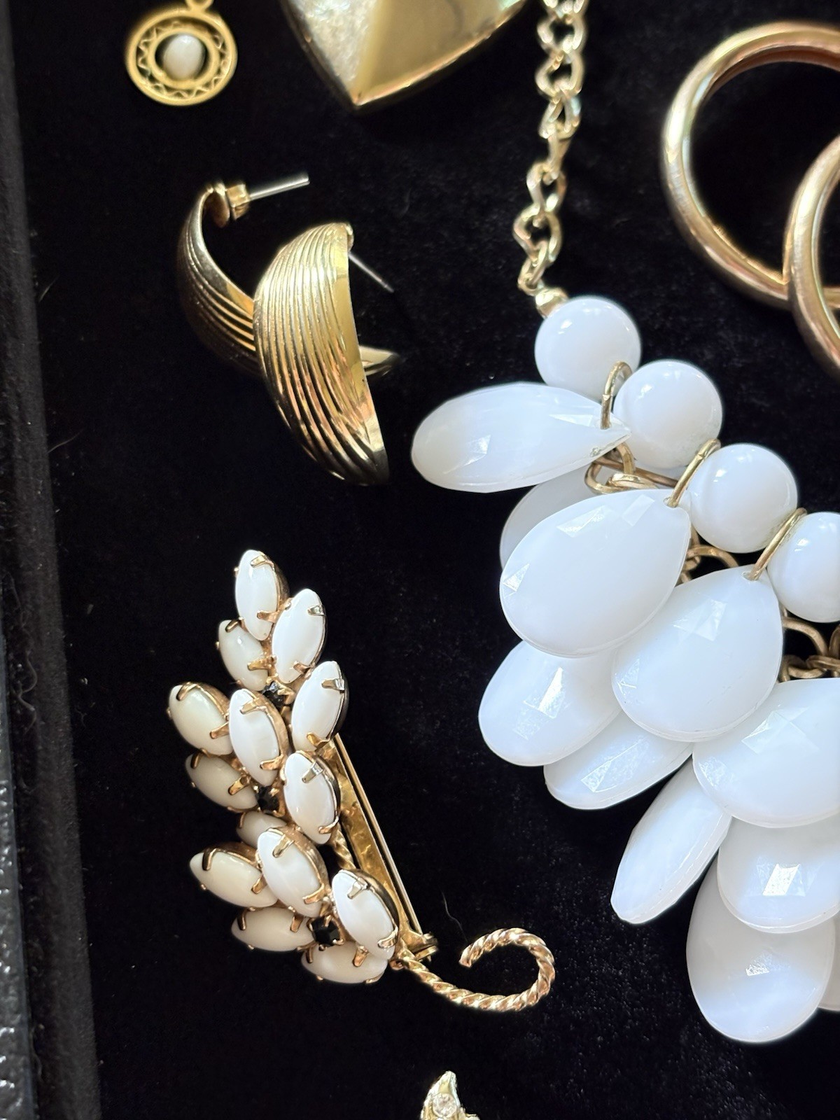 VTG Mix Estate Jewelry Lot 16pc White & Gold Tones Rhinestones All Wearable
