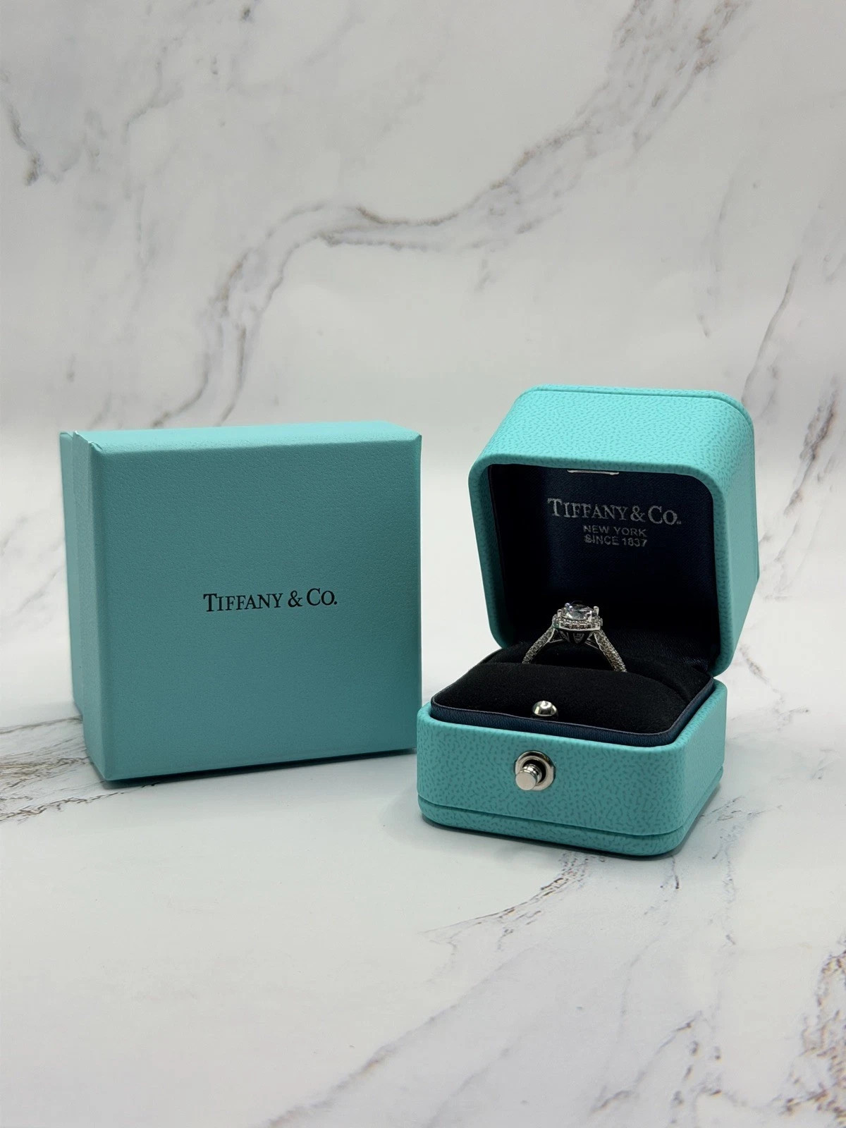 Tiffany & Co. Signature Engagement Blue Ring Box USA