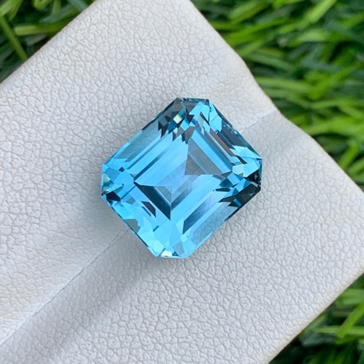 10.00 Carat Swiss Blue Topaz Gemstone Natural Emerald Cut From Africa