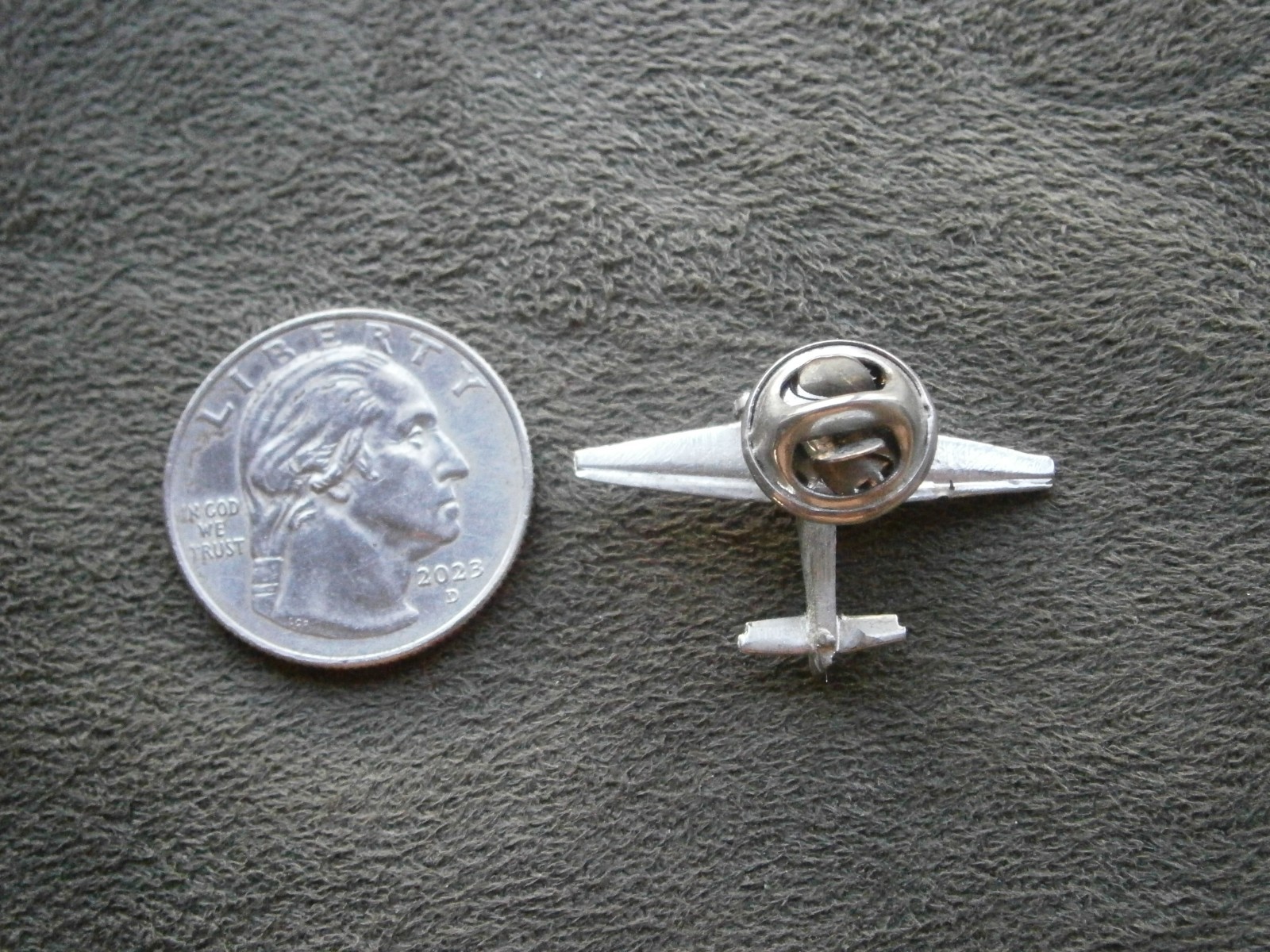 Wellington Bomber WW II UK Airplane Vtg Silvertone Lapel Pin Hat Badge 3.0g