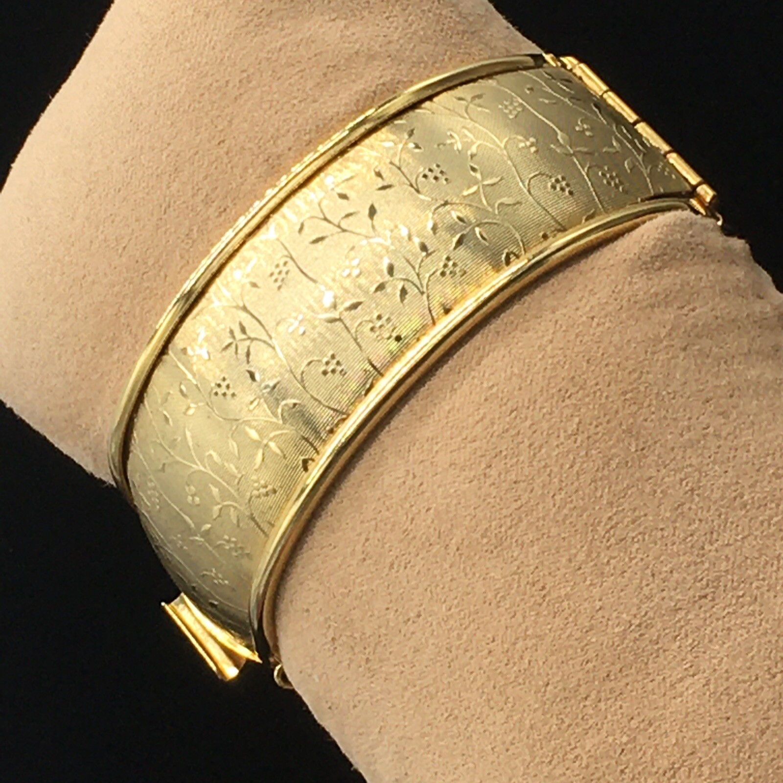 Floral Pattern Bangle Bracelet with Safety Chain Gold Tone Chinoiserie Embossing