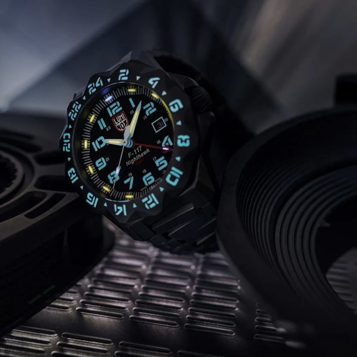 Luminox F-117 Nighthawk GMT Gunmetal Diver Quartz MILITARY Men’s Watch XA.6422